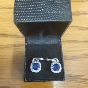 NWOT Gold Coast drop earrings